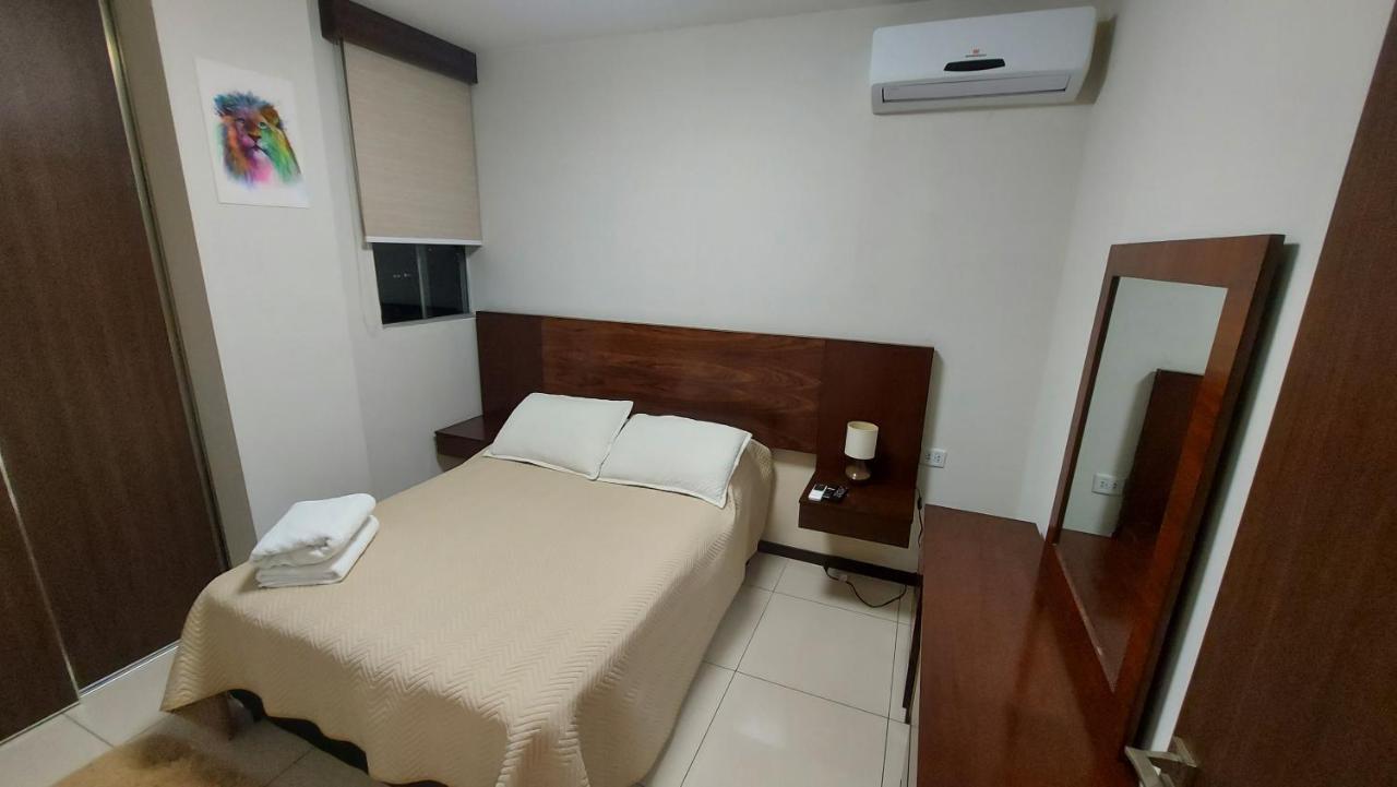 Hermoso Y Unico Apartamento Moderno, En Pleno Centro De Santa Cruz, Con Netflix Wi-Fi De 60 Mb, Estacionamiento Gratis Y Ac En Todos Los Ambientes Santa Cruz de La Sierra Exteriör bild