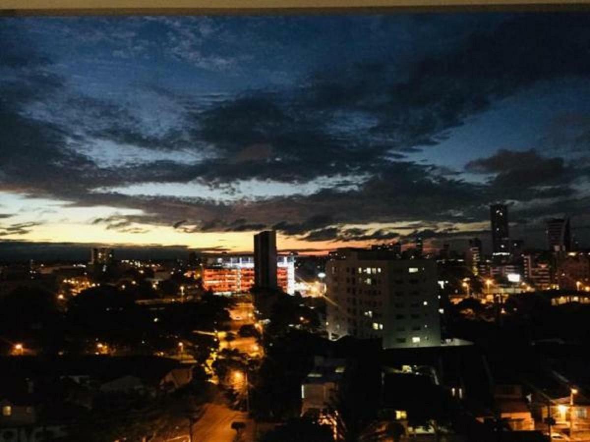 Hermoso Y Unico Apartamento Moderno, En Pleno Centro De Santa Cruz, Con Netflix Wi-Fi De 60 Mb, Estacionamiento Gratis Y Ac En Todos Los Ambientes Santa Cruz de La Sierra Exteriör bild
