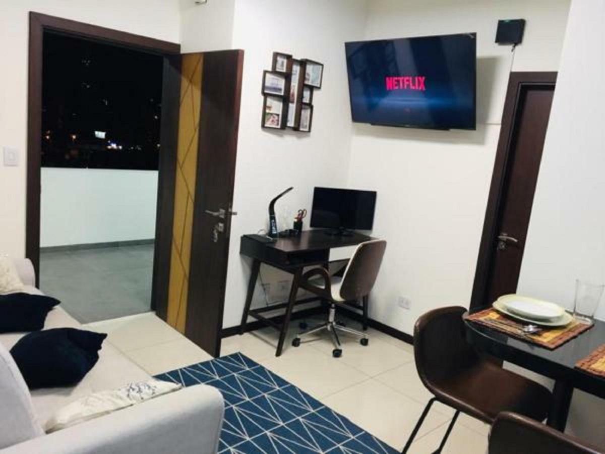 Hermoso Y Unico Apartamento Moderno, En Pleno Centro De Santa Cruz, Con Netflix Wi-Fi De 60 Mb, Estacionamiento Gratis Y Ac En Todos Los Ambientes Santa Cruz de La Sierra Exteriör bild